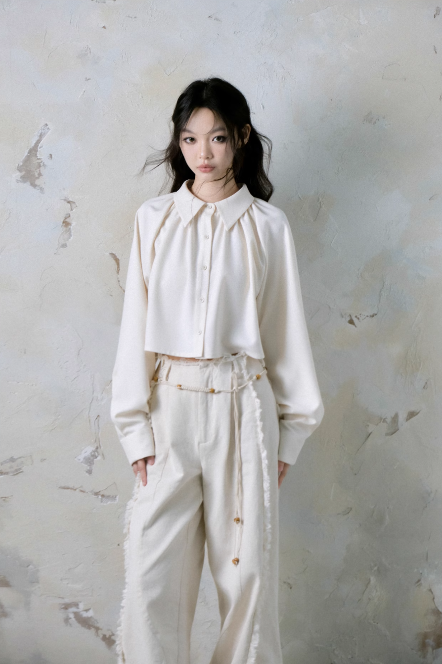 White short long sleeve pleated shirt