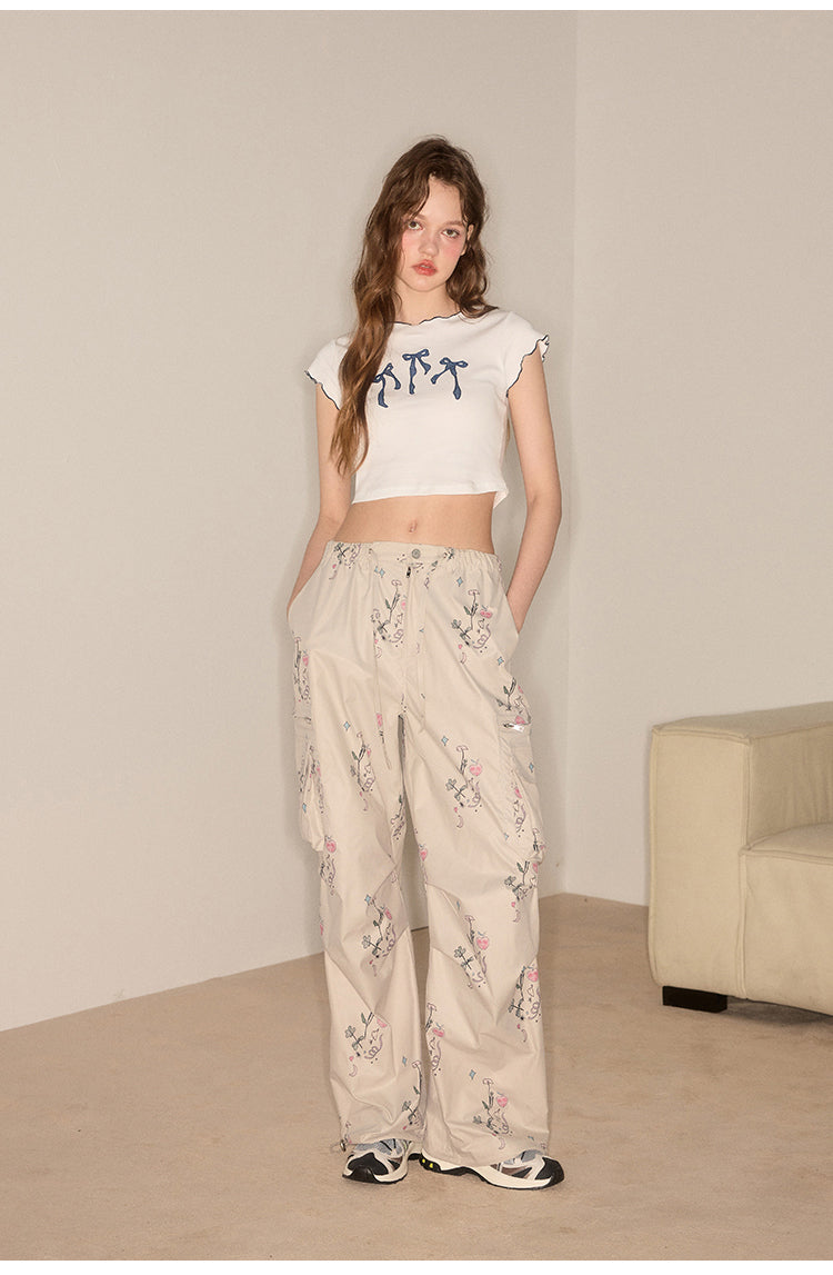 Straight casual pants with flower-patterned pockets