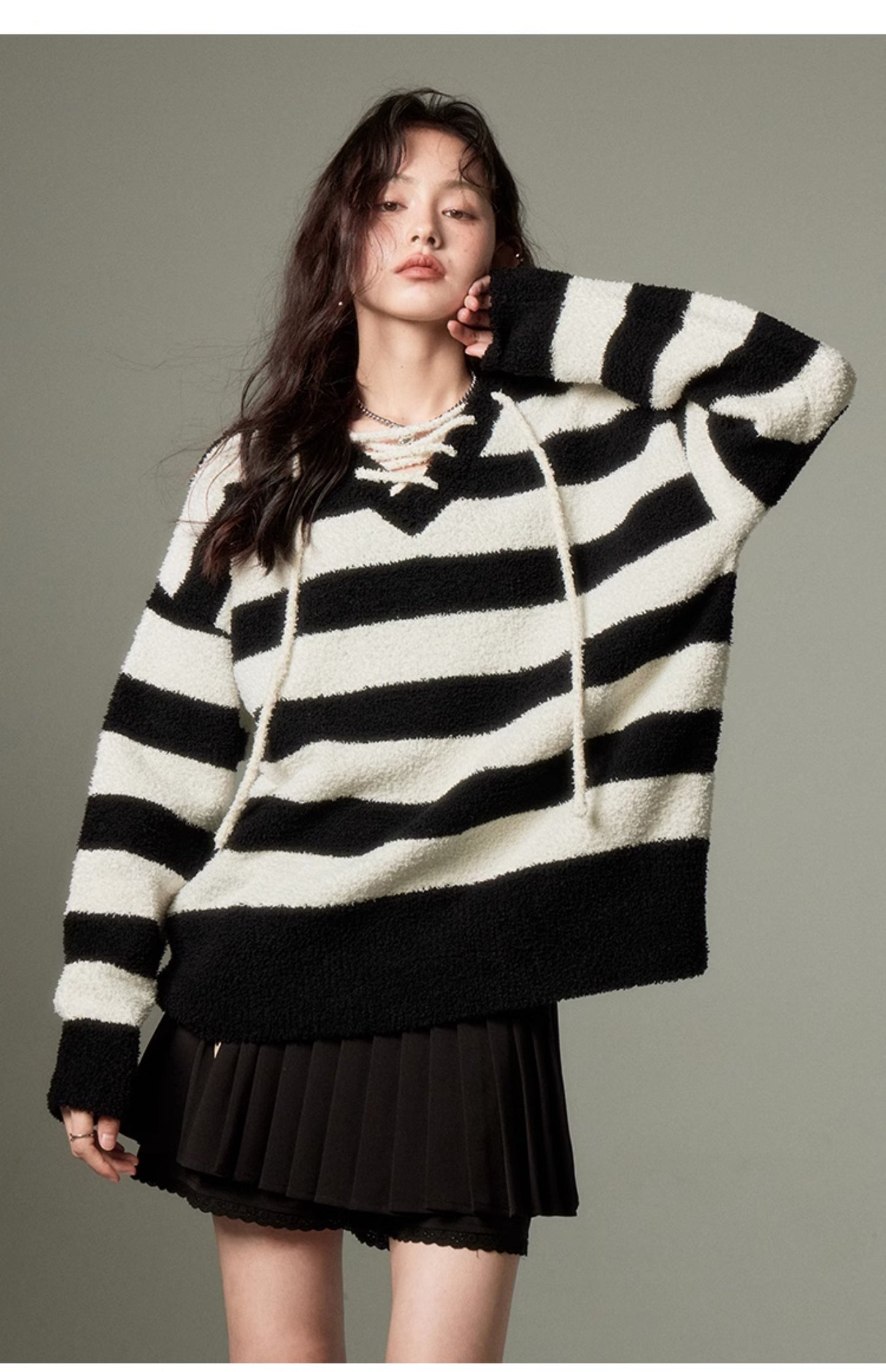 Loose Fit V-Neck Stripe Knit