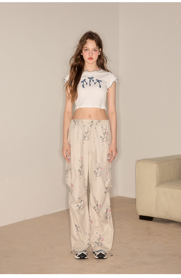 Straight casual pants with flower-patterned pockets