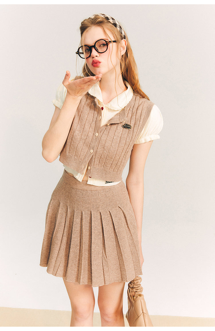 Short length knit vest & short length knit skirt