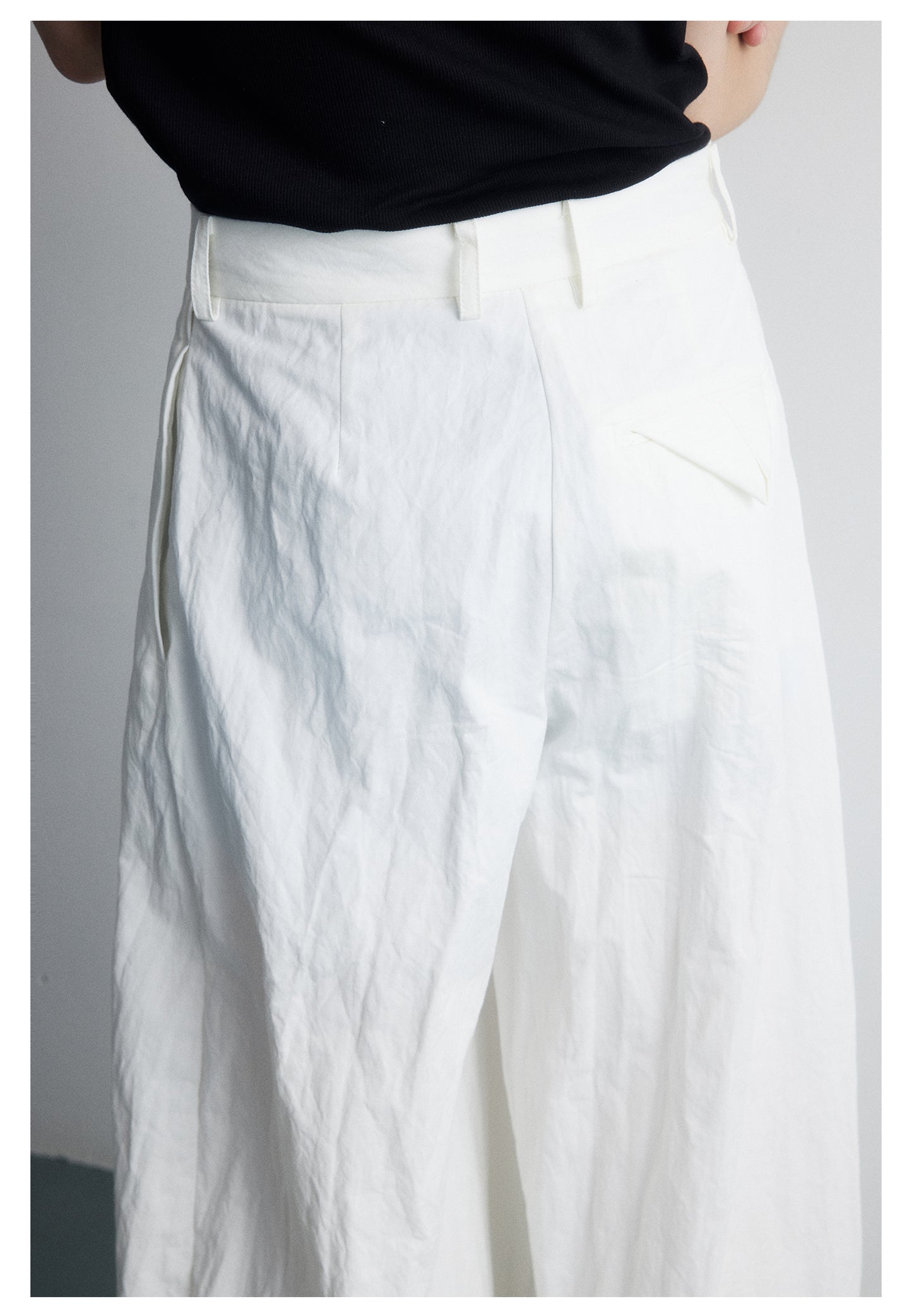 Three-dimensional silhouette wrinkled casual pants