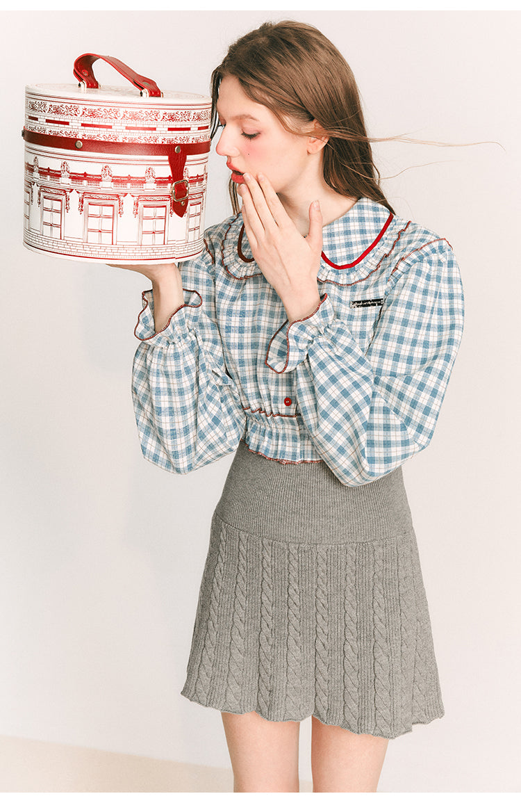 Cropped checkered puffy sleeve blouse