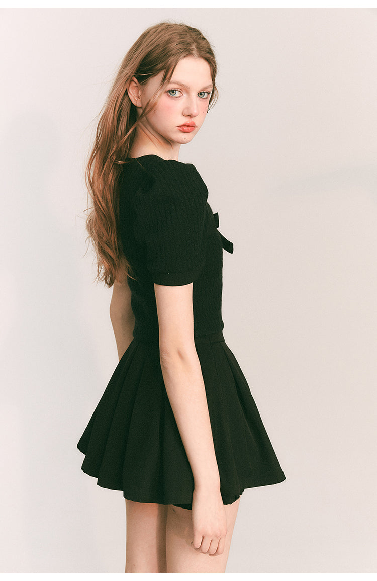 A-line pleated short skirt