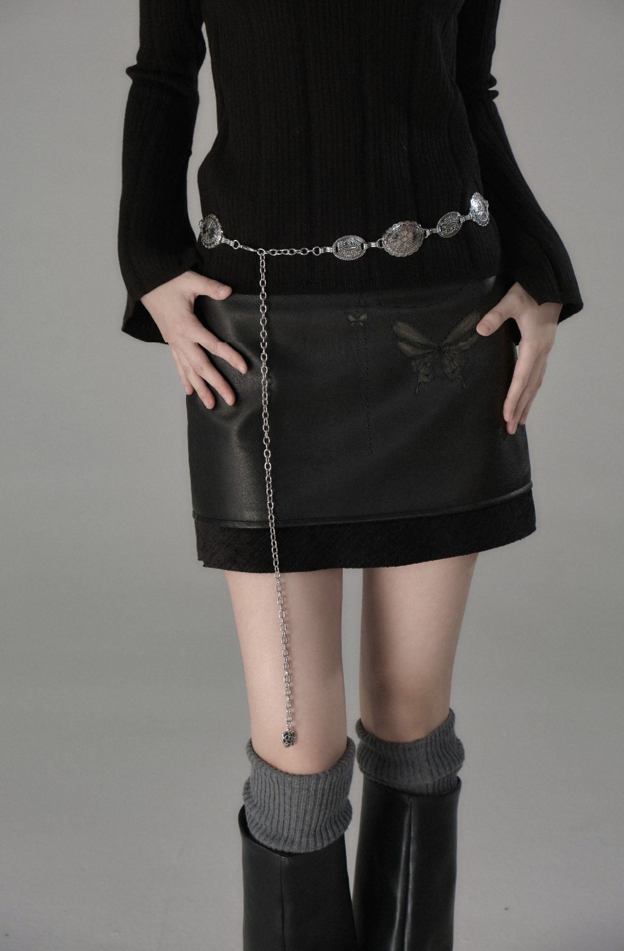 chain butterfly color leather skirt