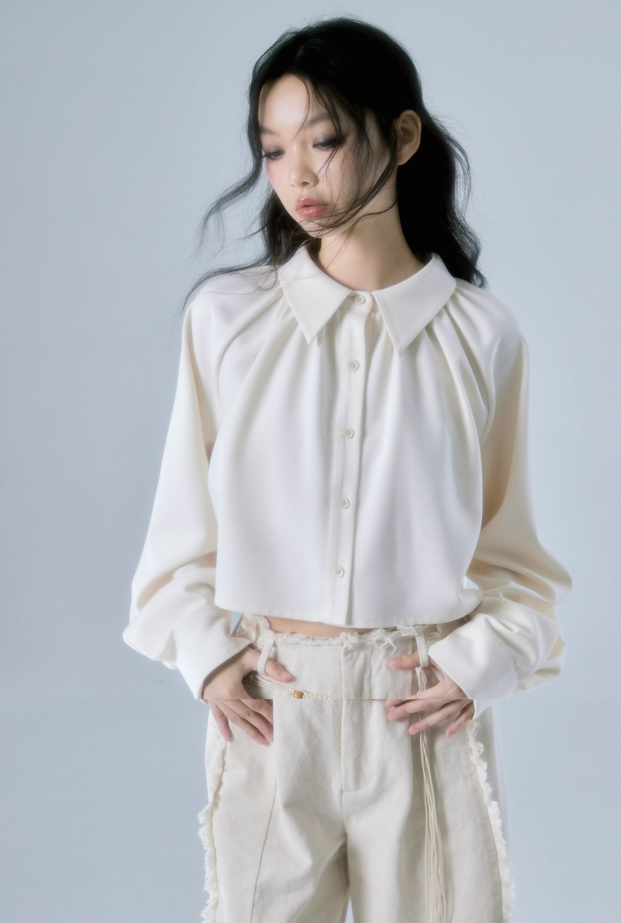 White short long sleeve pleated shirt