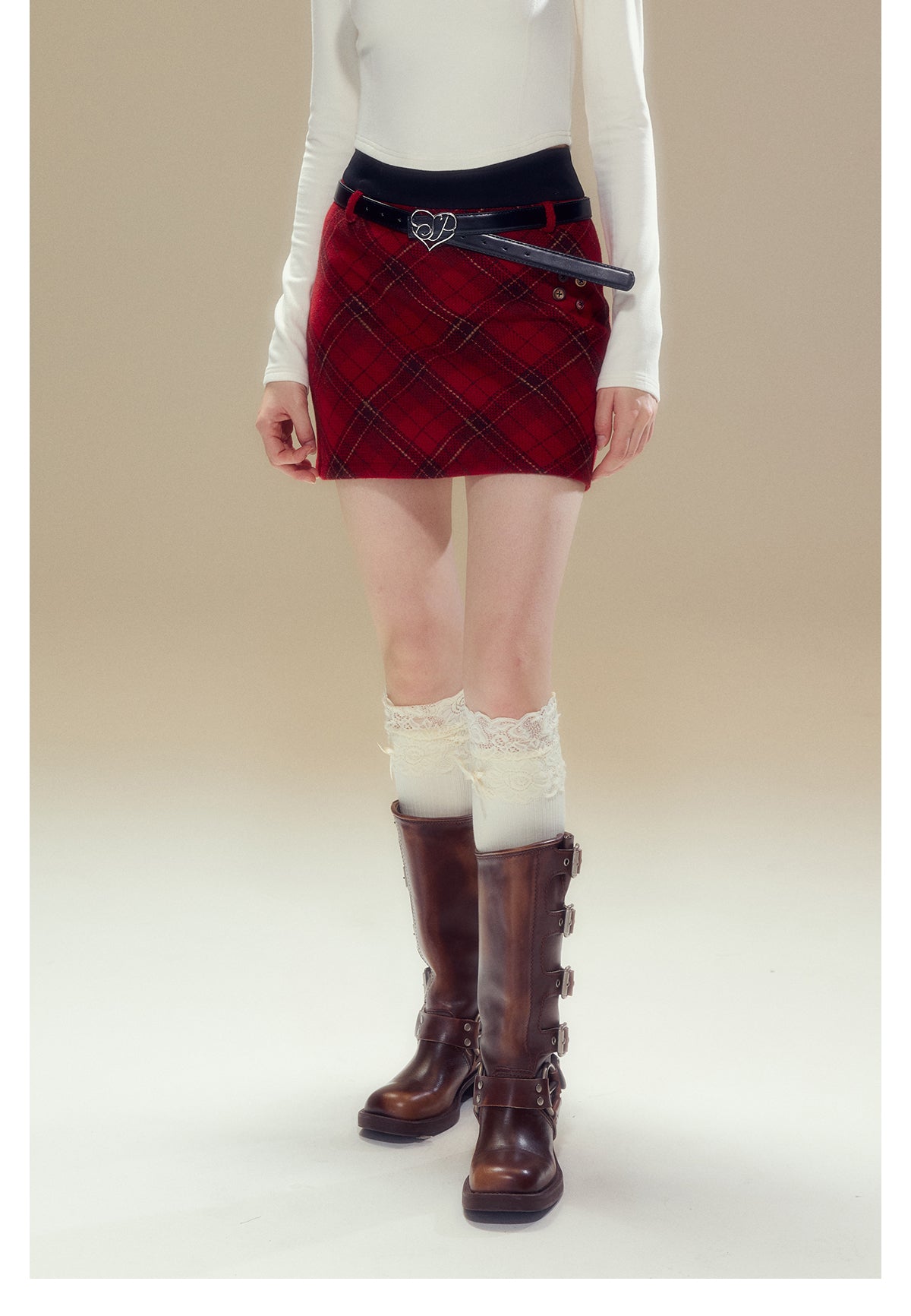 Short checkered slim fit red skirt