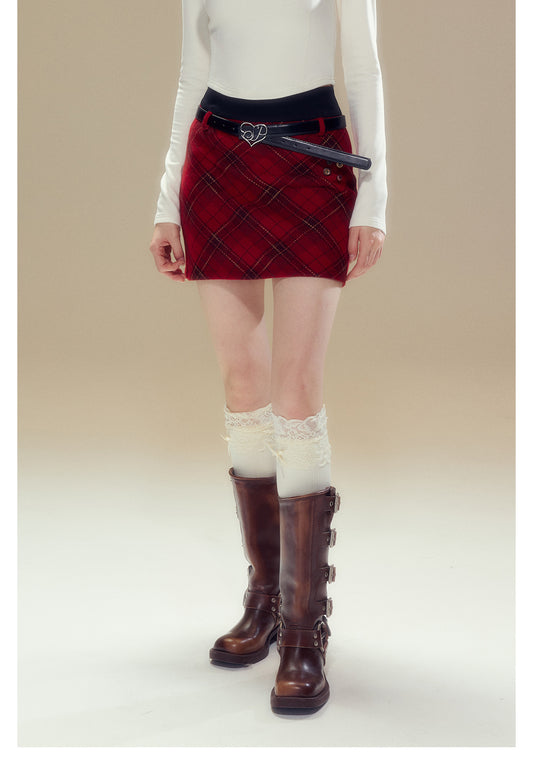 Short checkered slim fit red skirt