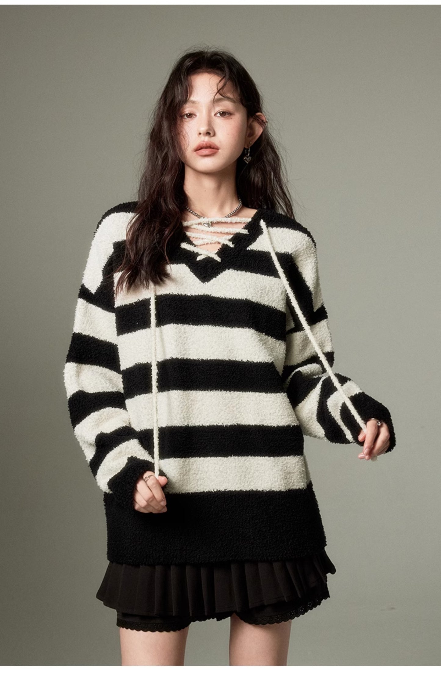 Loose Fit V-Neck Stripe Knit