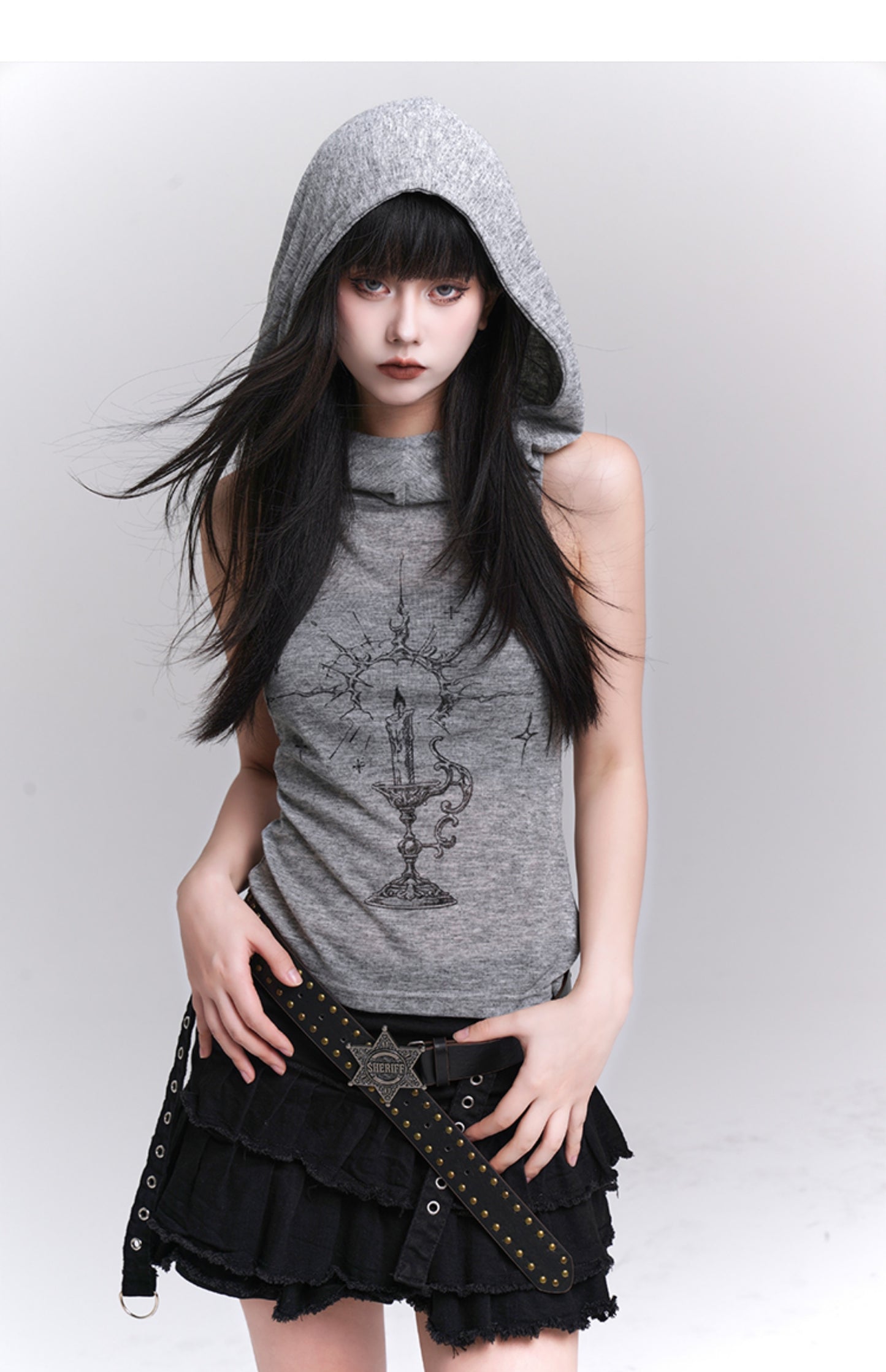 Hooded sleeveless shirt