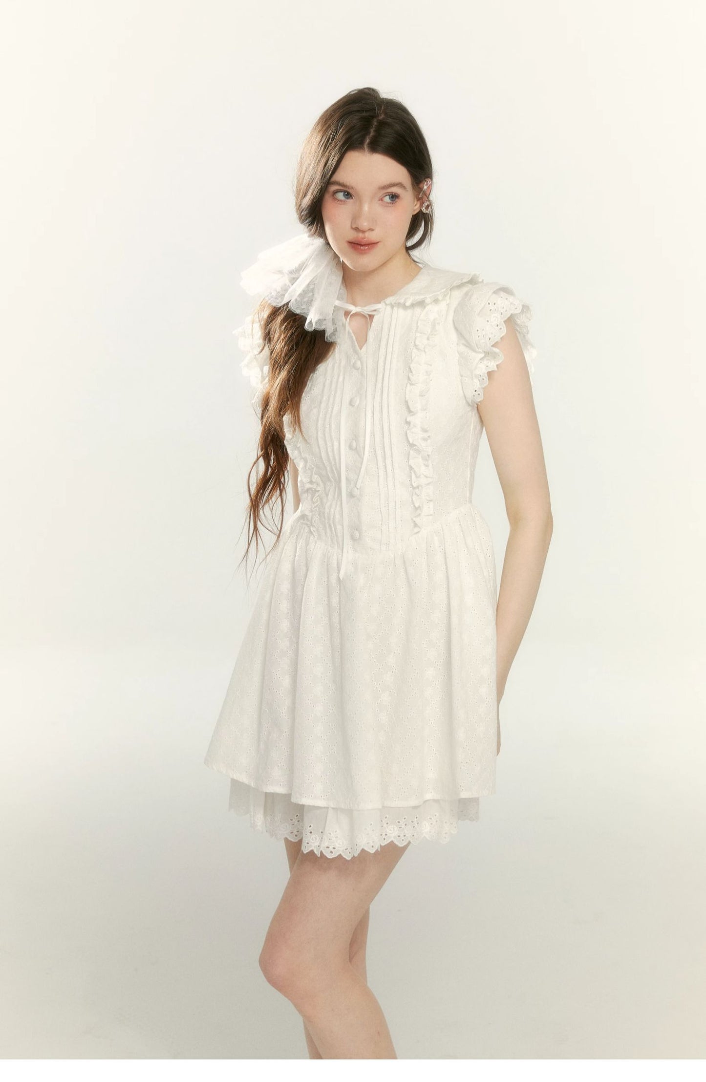 Feel fresh flying sleeves white embroidered dress