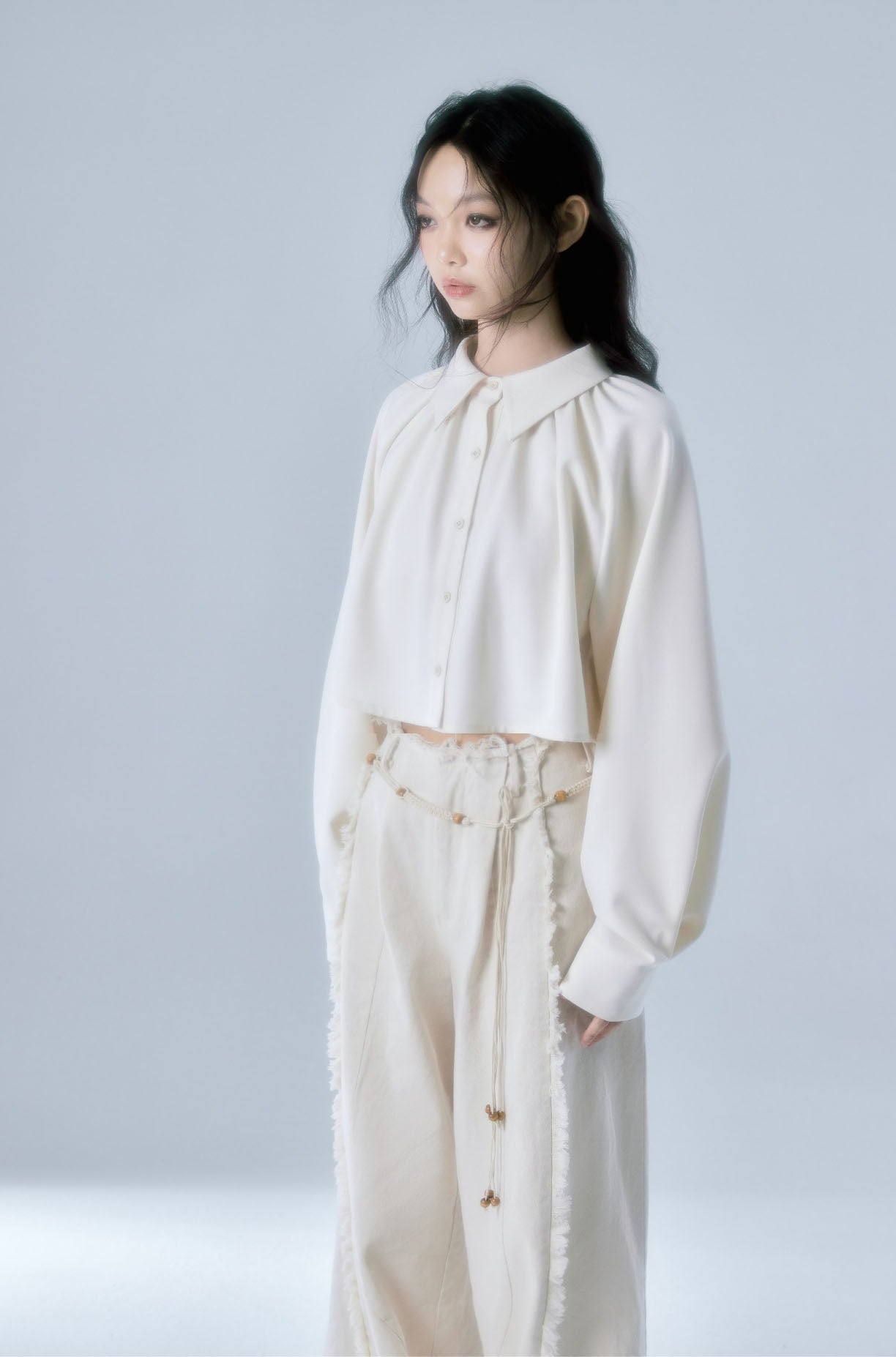 White short long sleeve pleated shirt