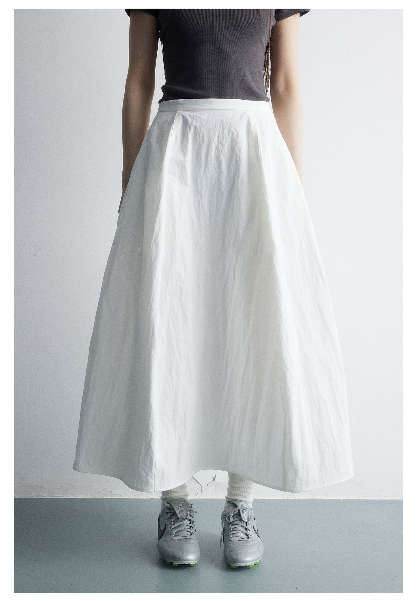 Wrinkled 3D silhouette skirt