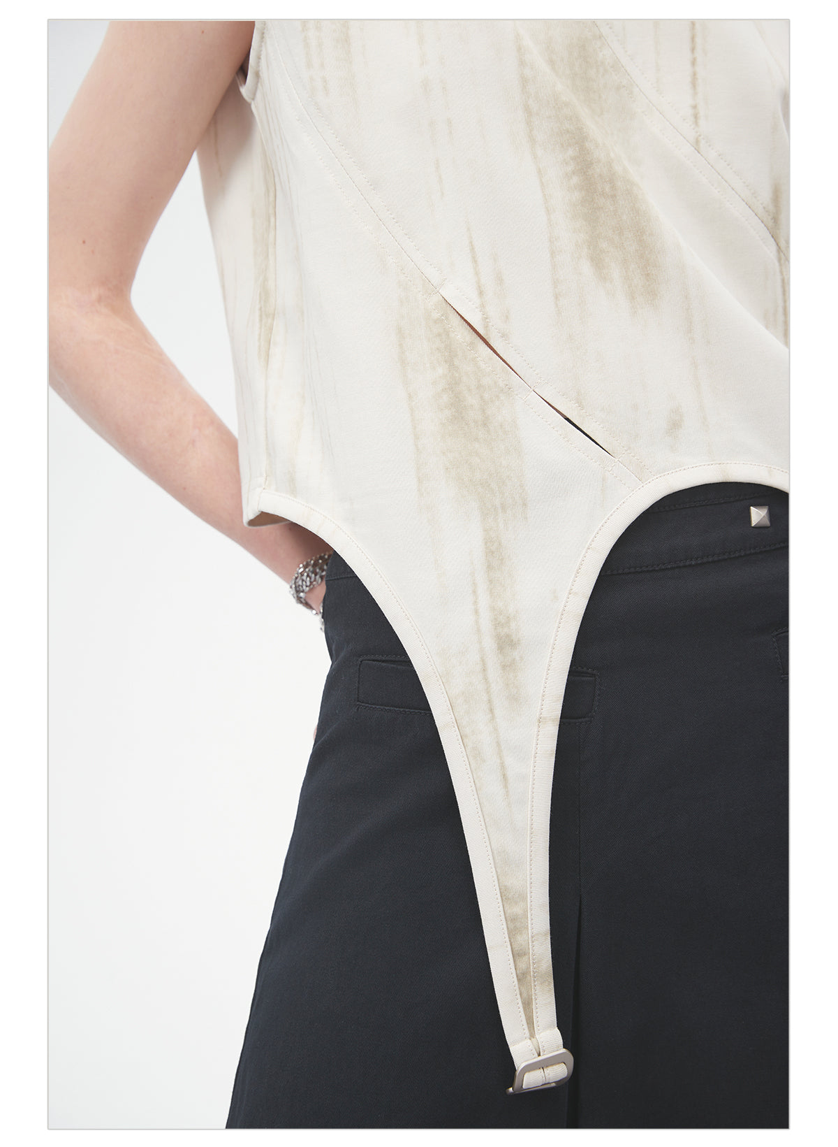 Wide Shoulder Damaged Short Vest