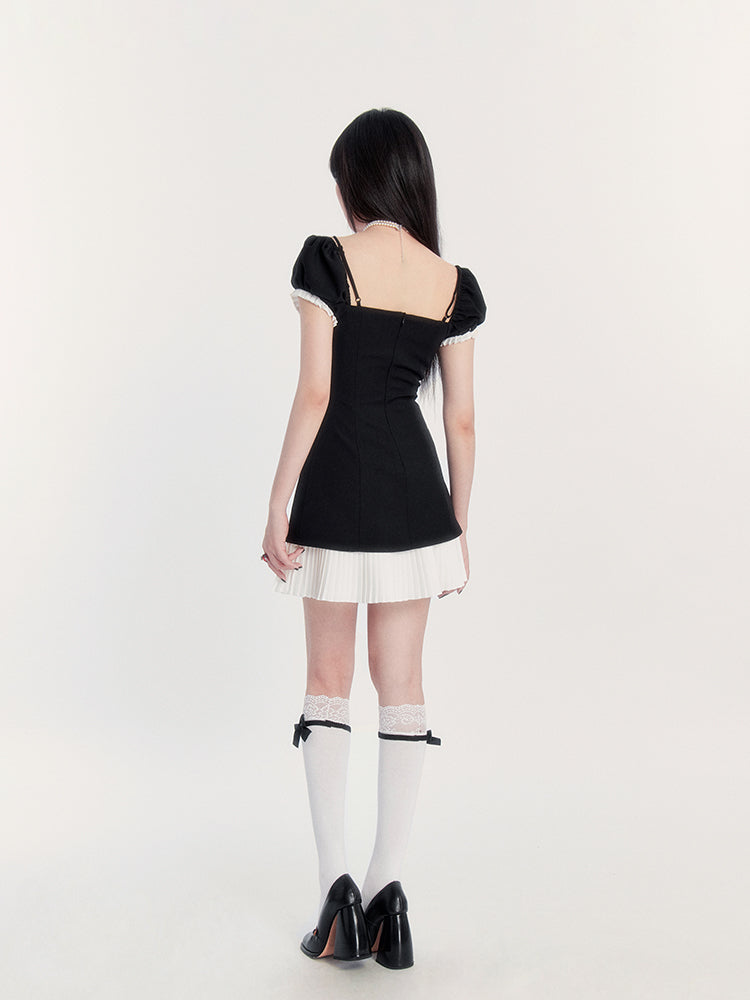 Square neck ribbon dress