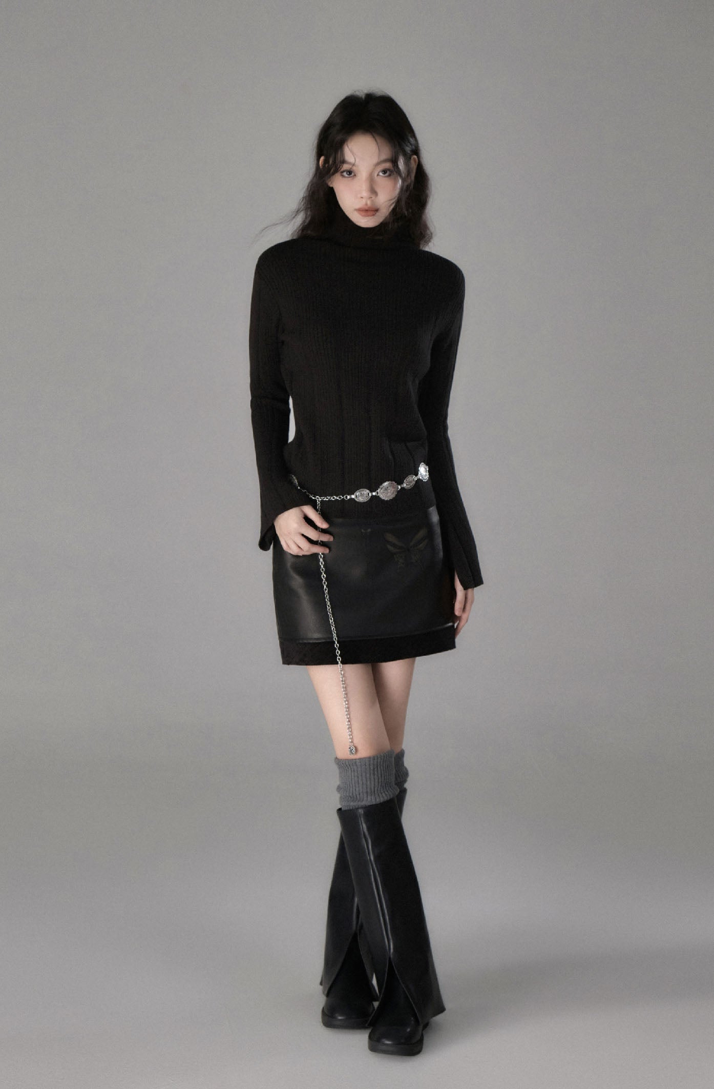 High neck pit strip knit bottom shirt