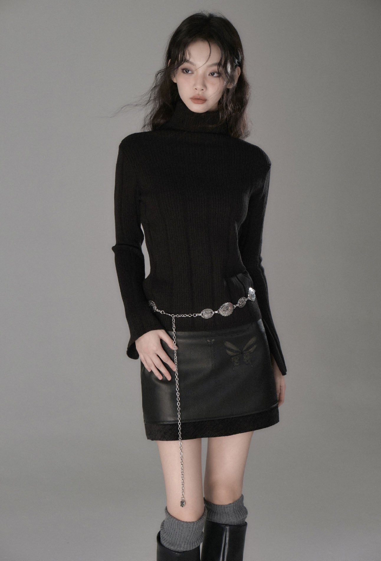 chain butterfly color leather skirt