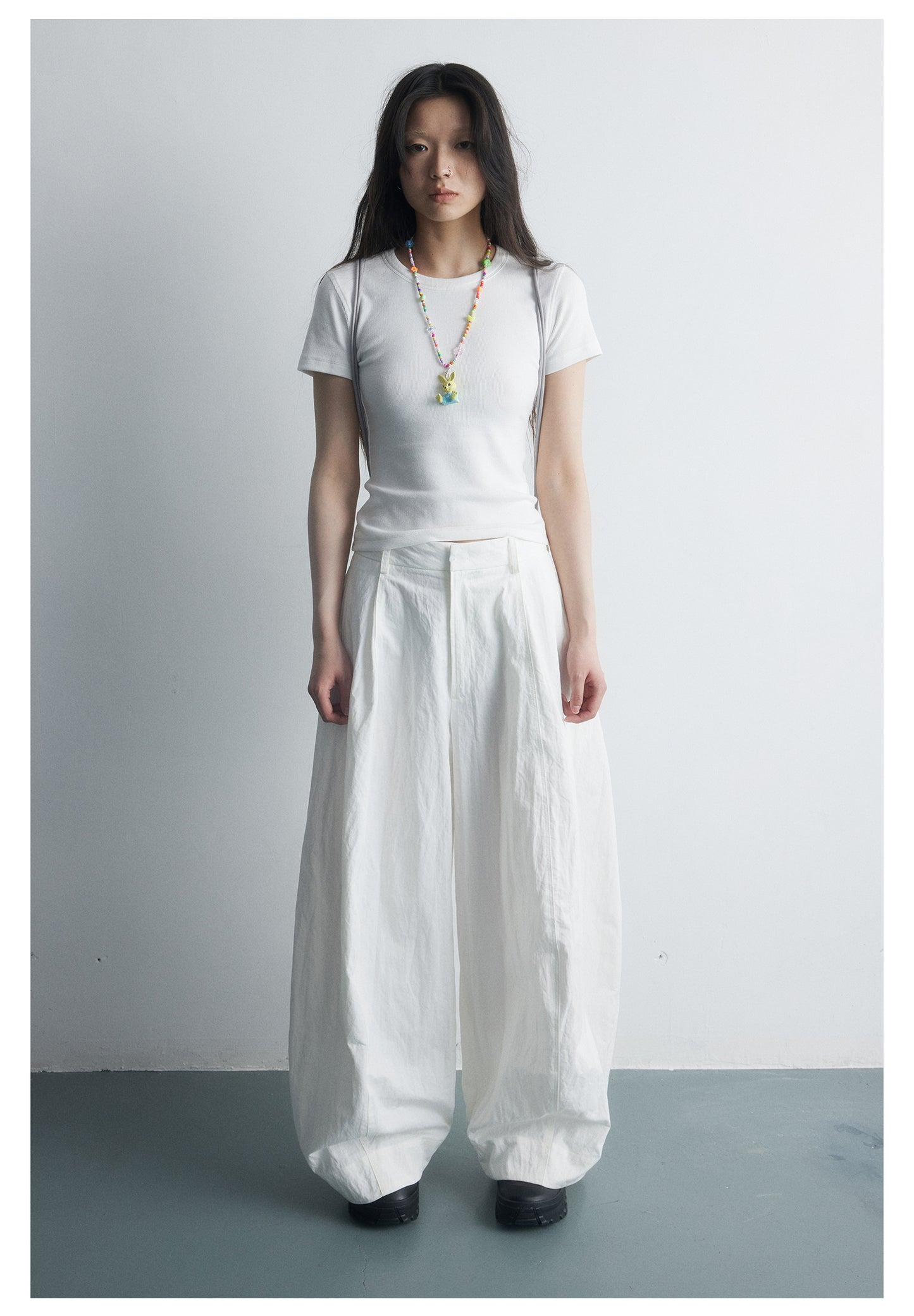 Three-dimensional silhouette wrinkled casual pants