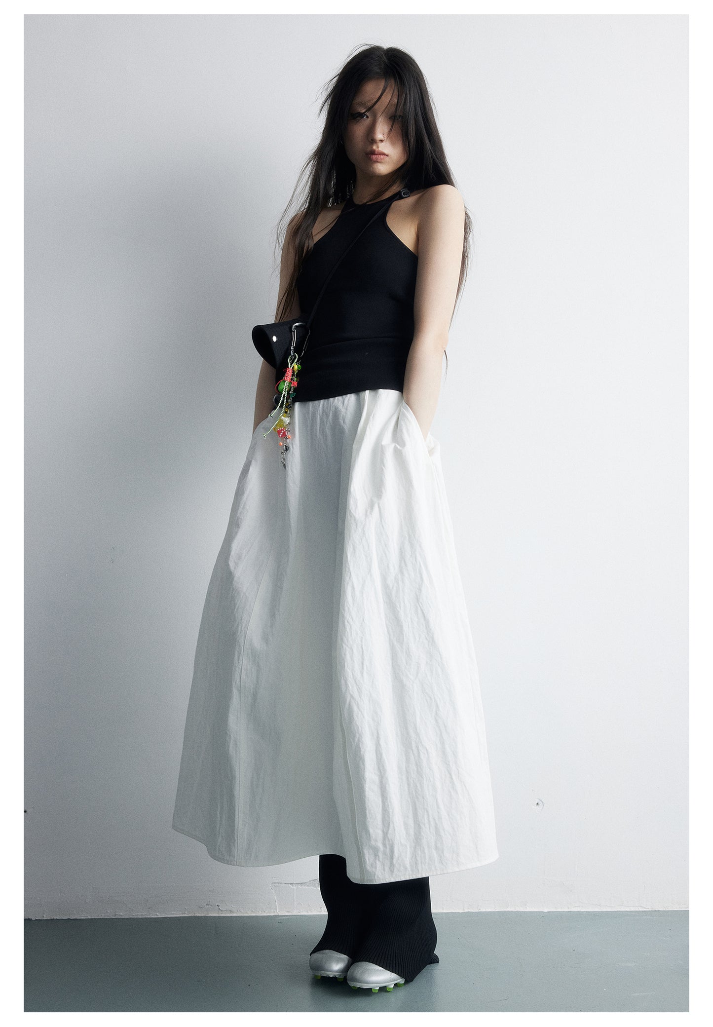 Wrinkled 3D silhouette skirt