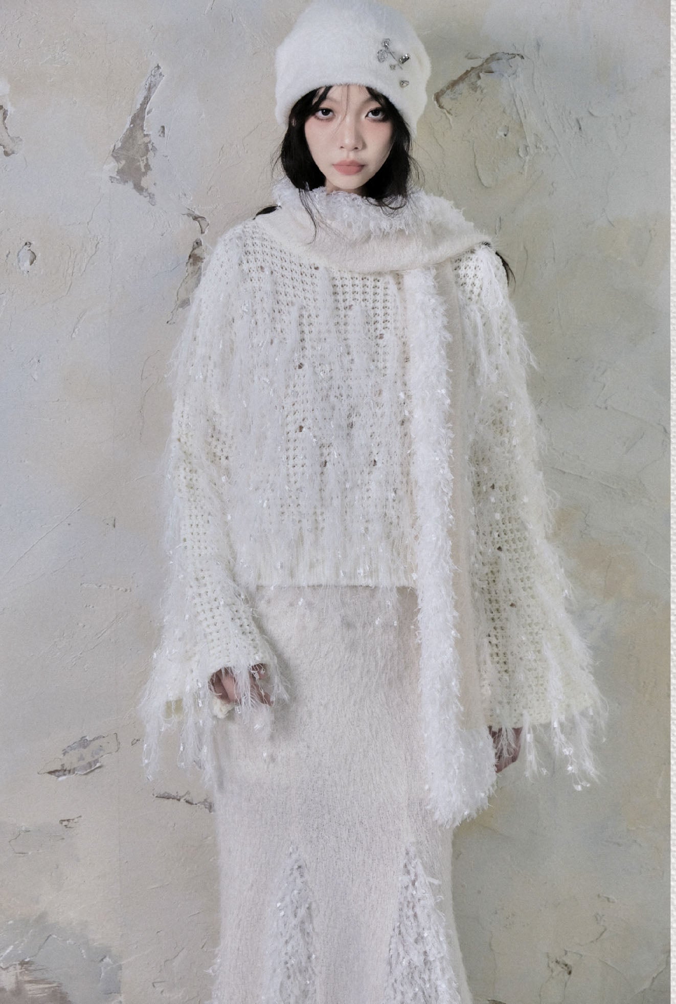 Tassel feather round neck pullover sweater