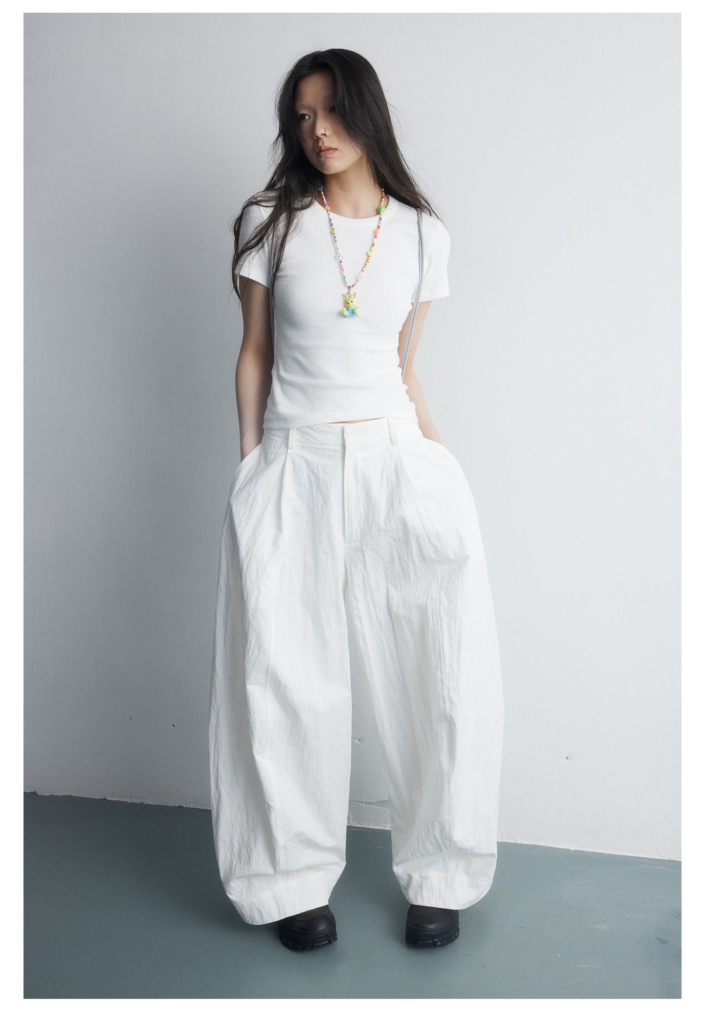 Three-dimensional silhouette wrinkled casual pants