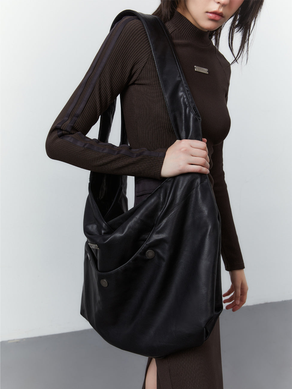 Leather shoulder bag