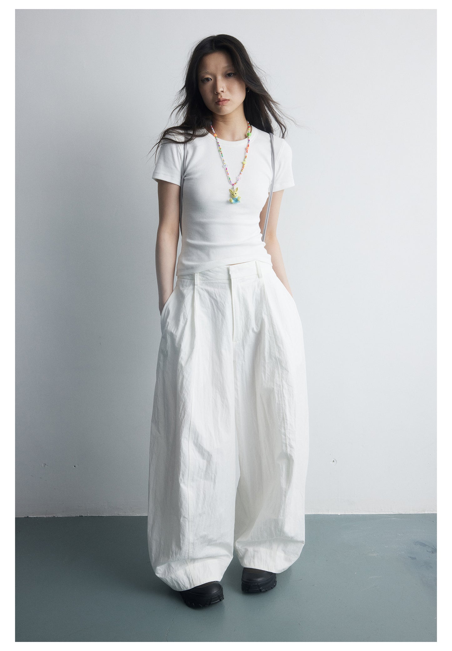 Three-dimensional silhouette wrinkled casual pants