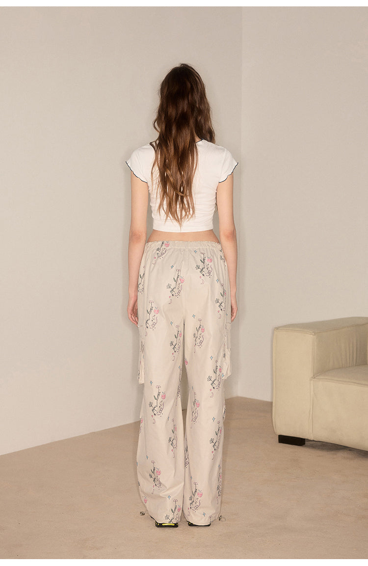 Straight casual pants with flower-patterned pockets