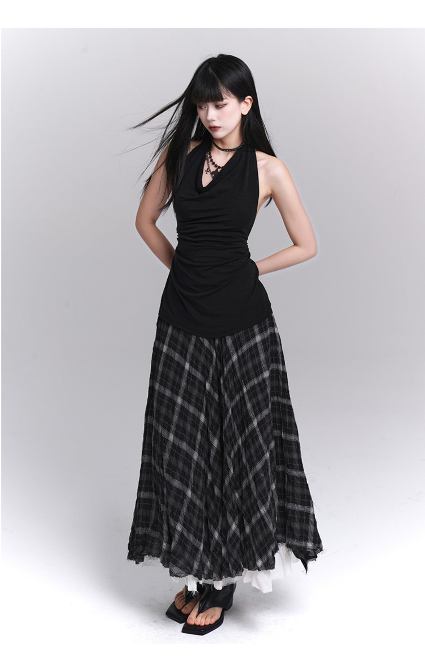 Pleated long skirt