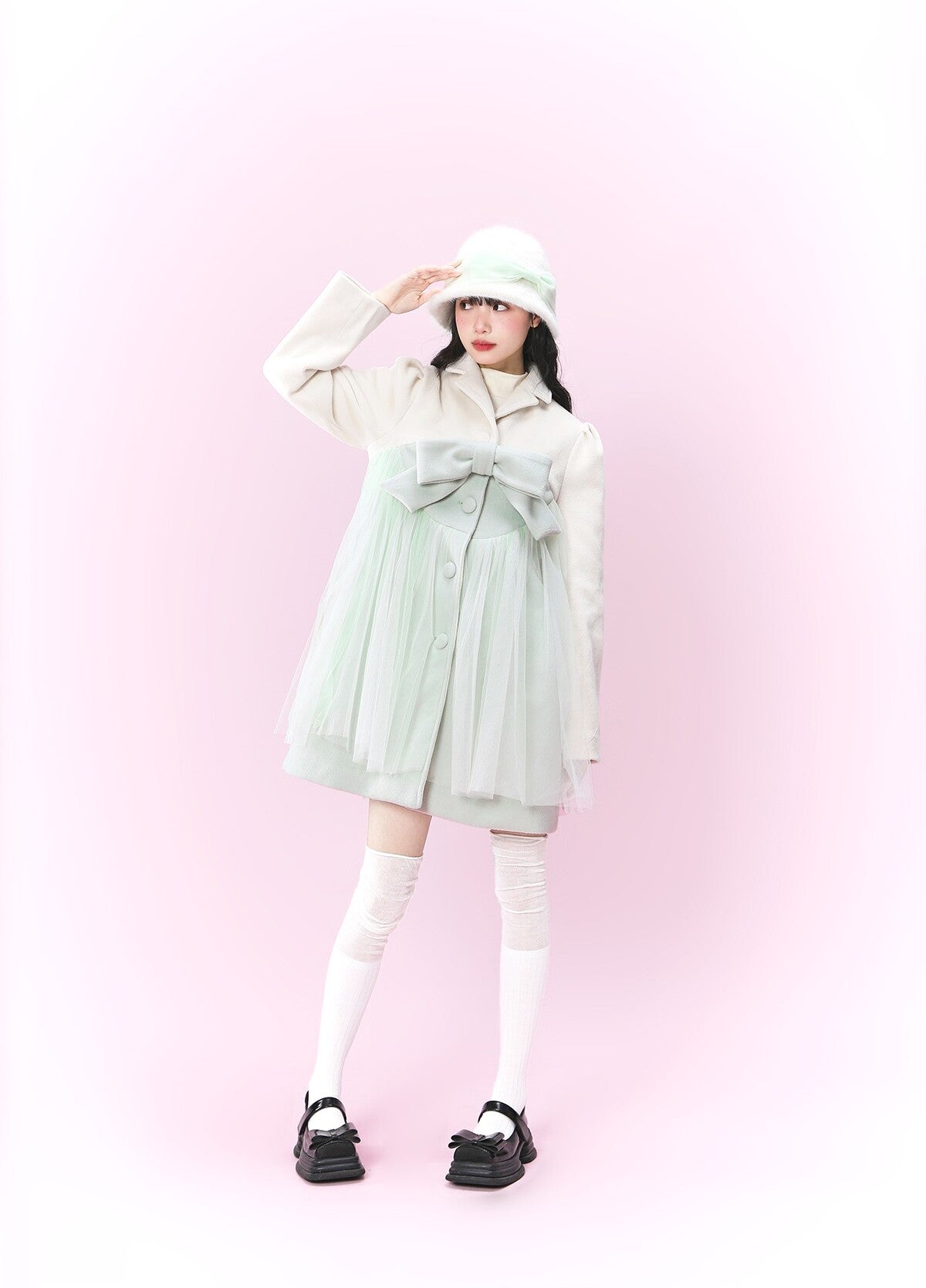 Original design spreading mesh ribbon coat