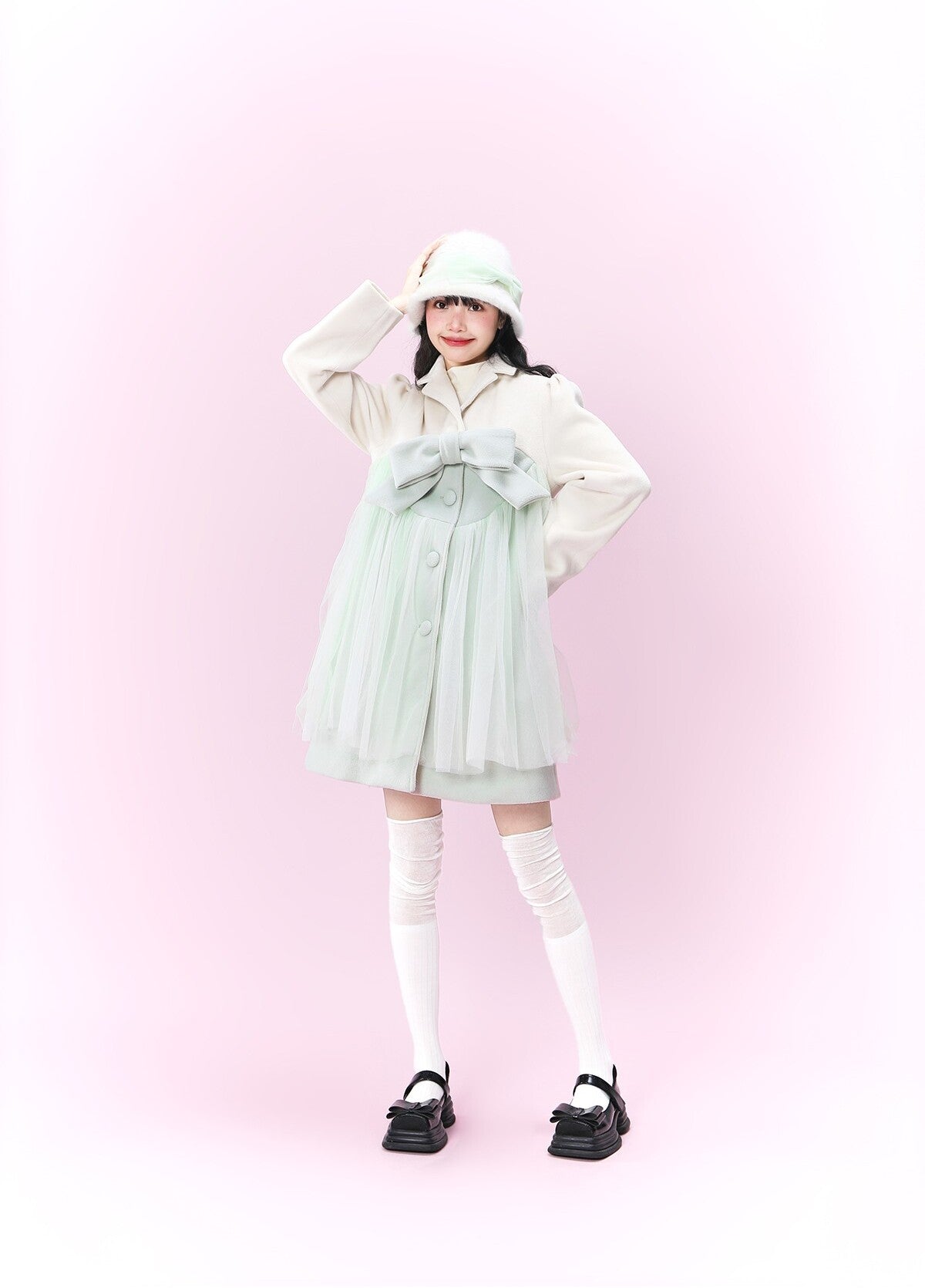 Original design spreading mesh ribbon coat