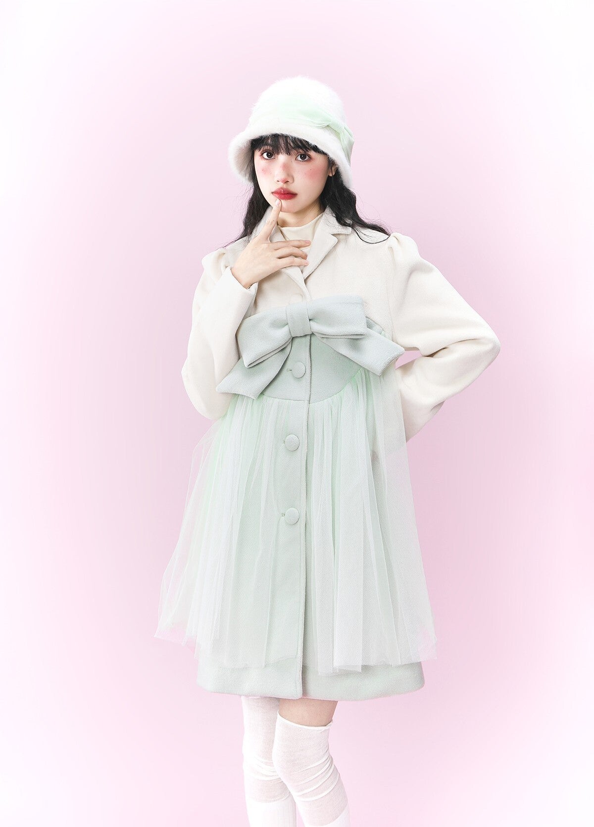 Original design spreading mesh ribbon coat