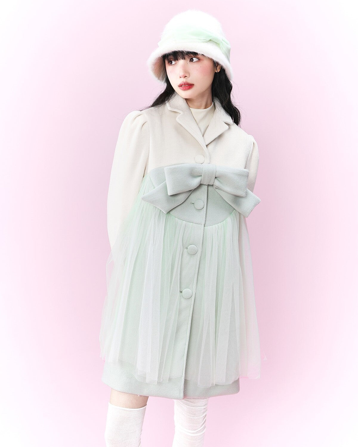 Original design spreading mesh ribbon coat