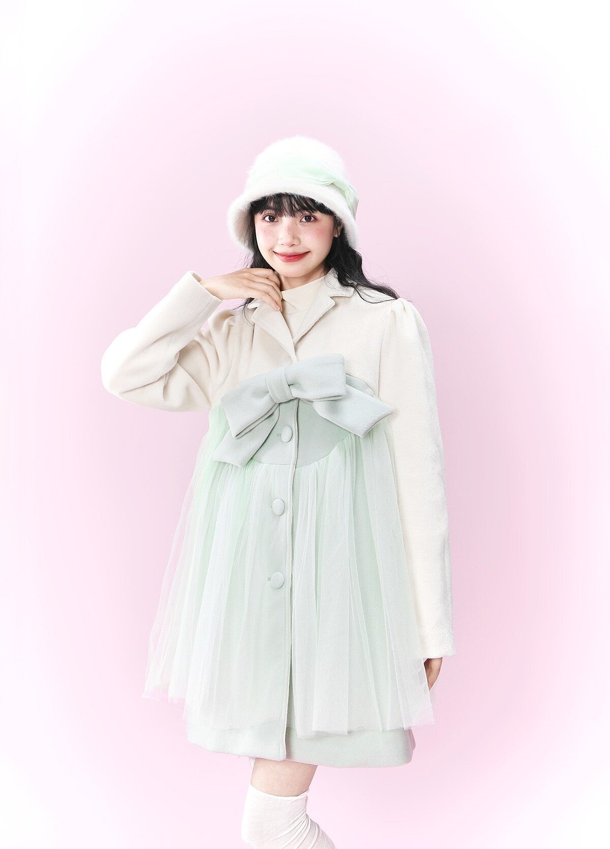 Original design spreading mesh ribbon coat