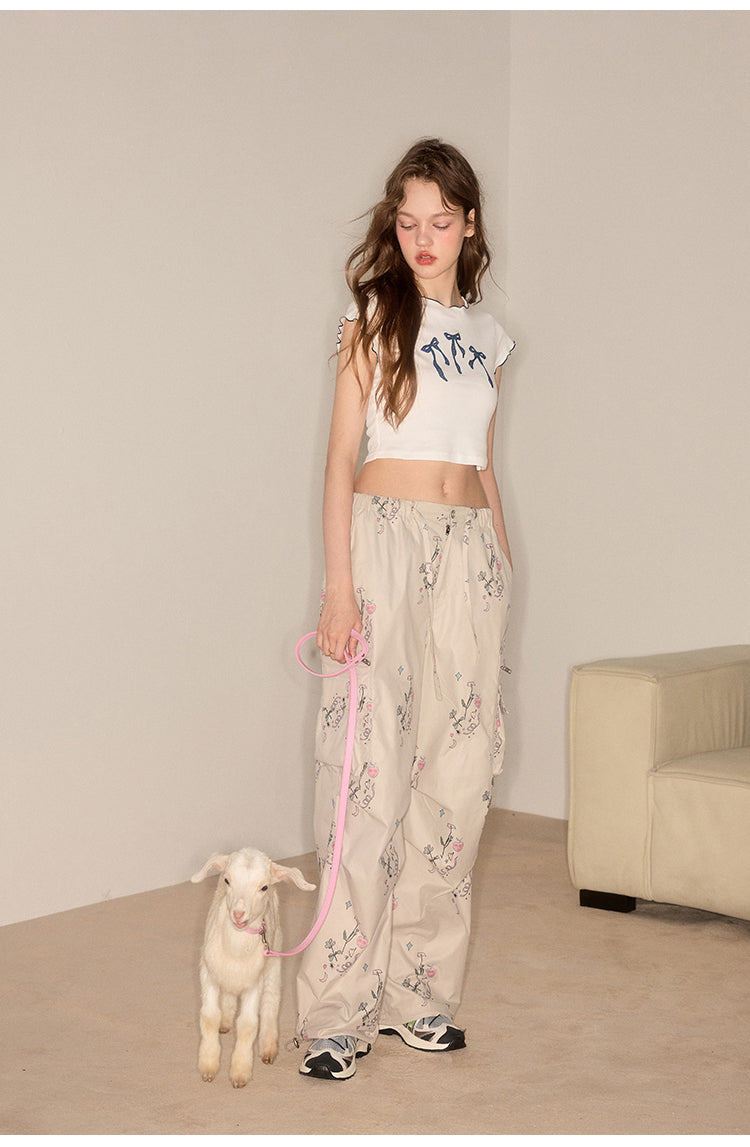 Straight casual pants with flower-patterned pockets